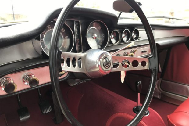 1963_volvo_p1800_15905955961fb4e149ebcf8b75v11-620x413.jpg