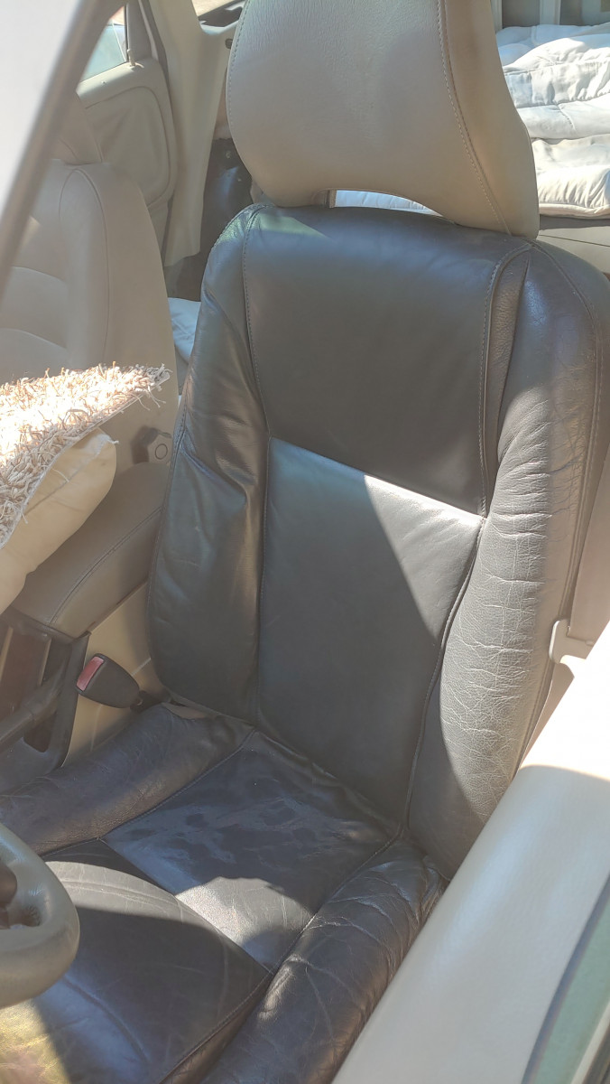 black 06 XC90 upholstery