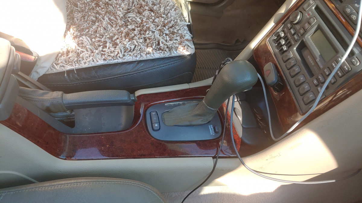 definite color difference between radio wood grain and console wood grain