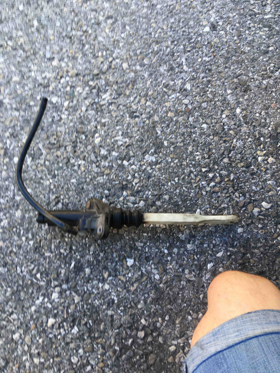 Clutch pedal cylinbder.jpg