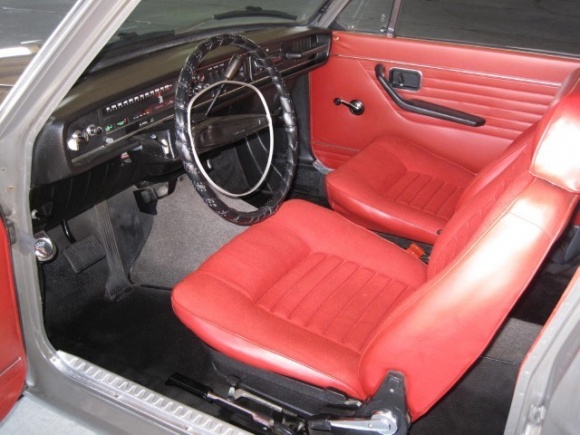 1969_Volvo_142S_Interior_red.jpg