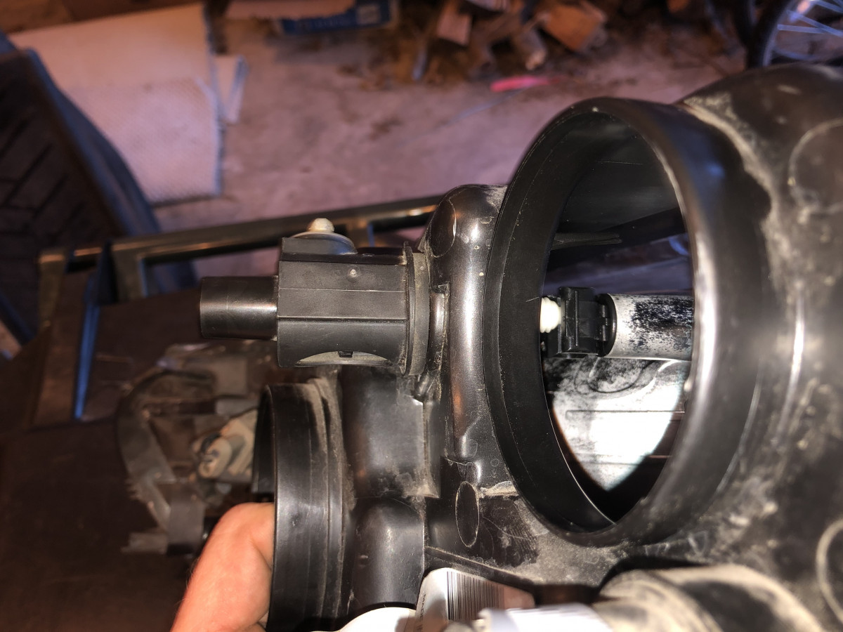 Vertical adjust on top side looking from back