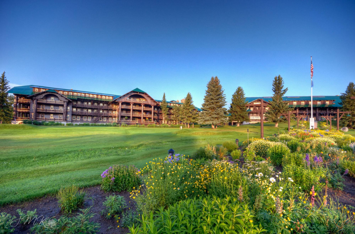 glacier-park-lodge.jpg