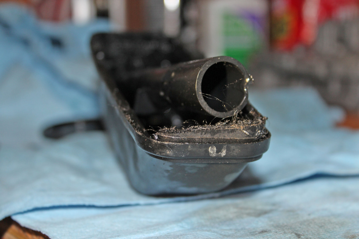 Broken piece as I found it, return line tube in incorrect position.