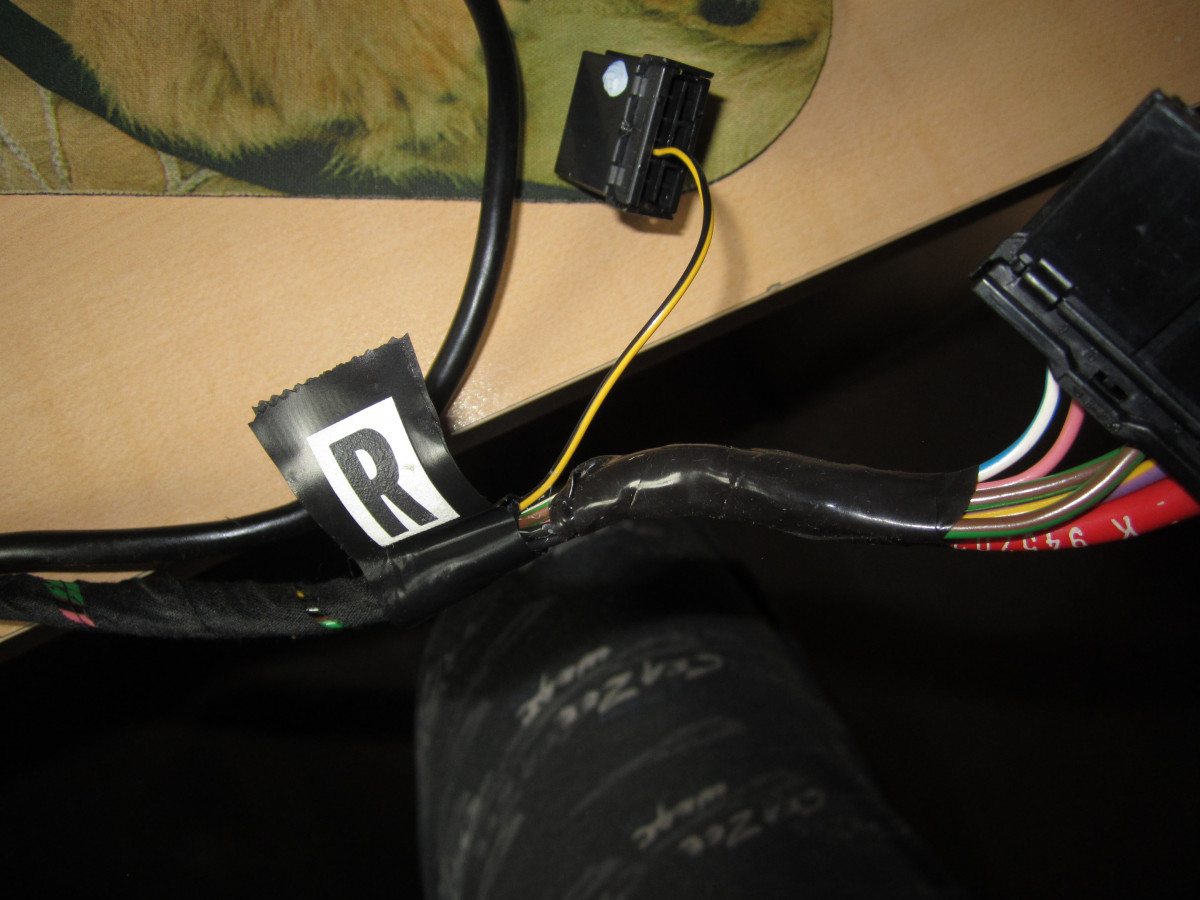 Closer picture of radio end of harness