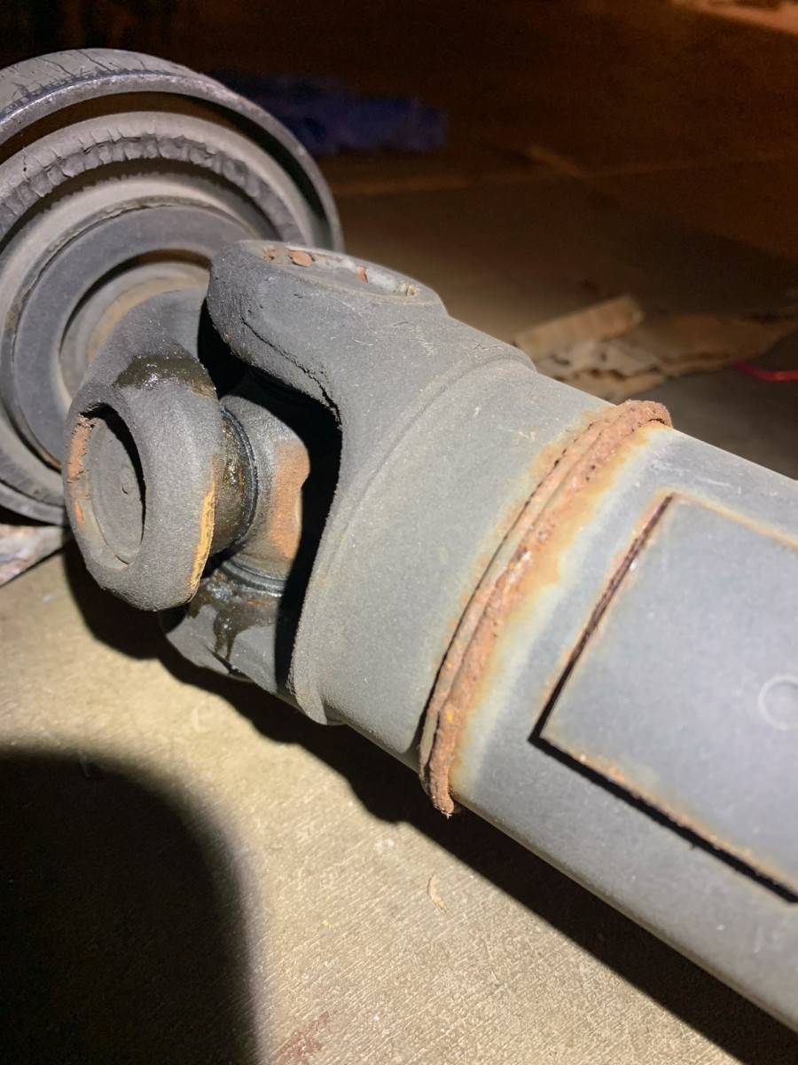 pic 6 prop shaft, U joint 1