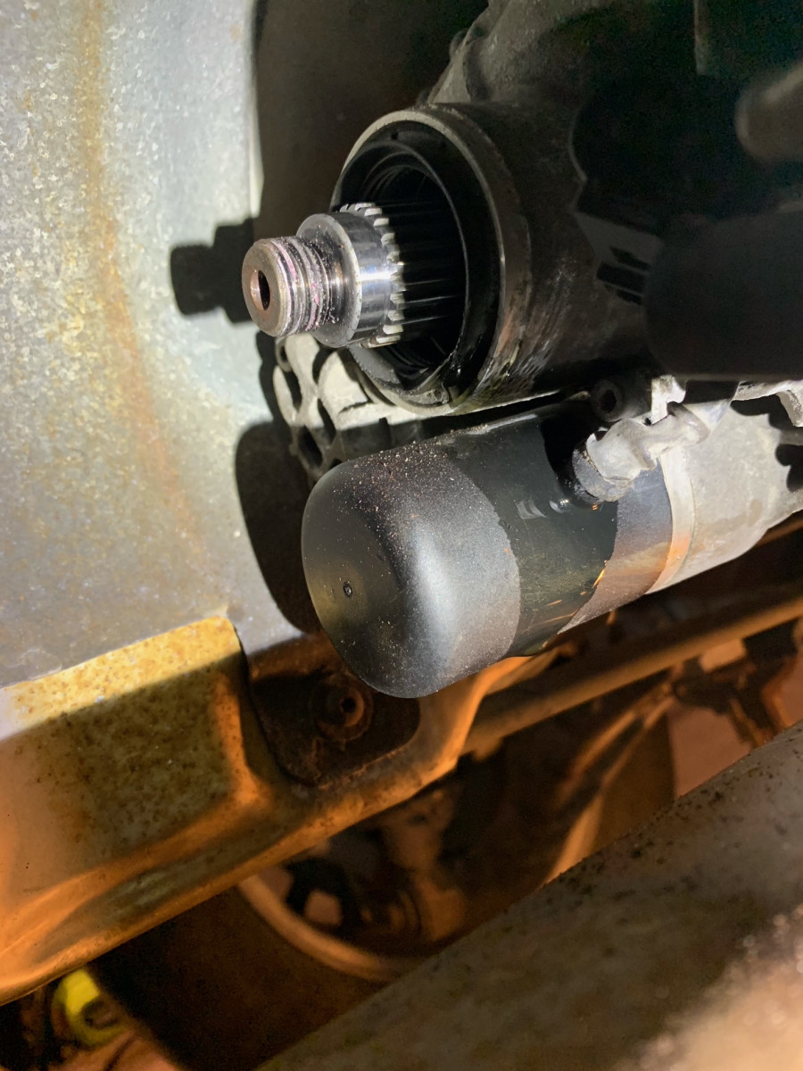 pic 3 leaking pump fluid when flange/damper removed, is this normal?