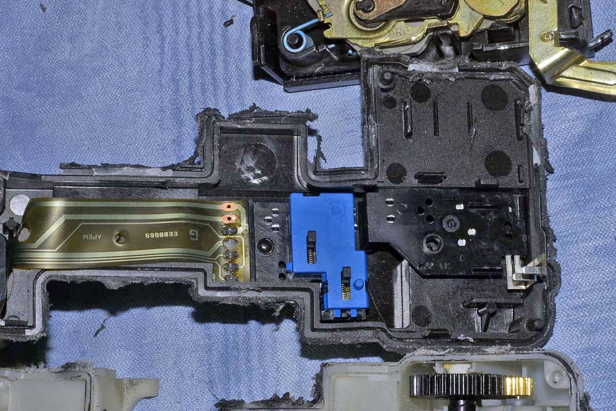 V70 Rear Door Lock Assembly003.jpg