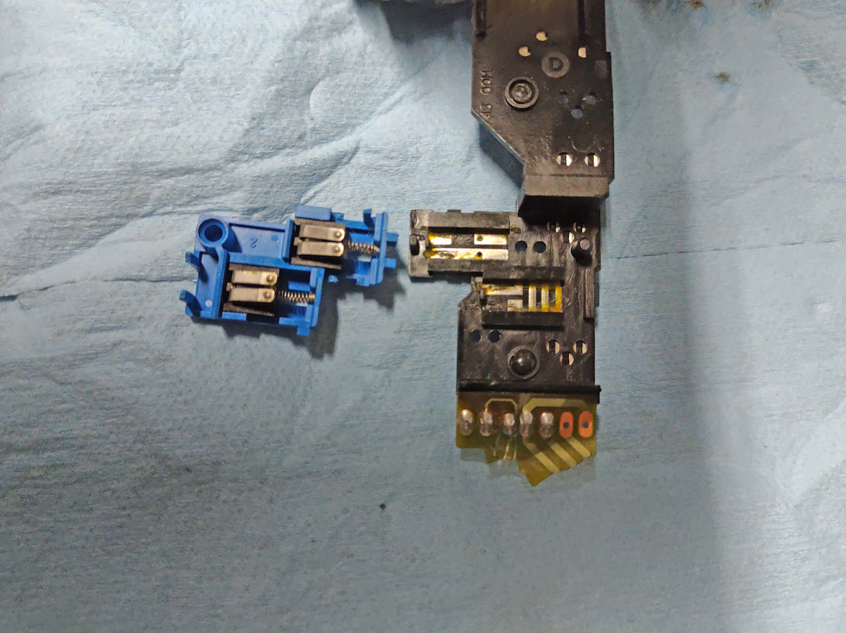 Volvo door lock switches.jpg