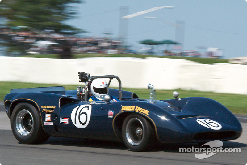 vintage-u-s-vintage-grand-prix-2003-16-1967-lola-t70-mk-iiib-originally-driven-by-mark-do.jpg