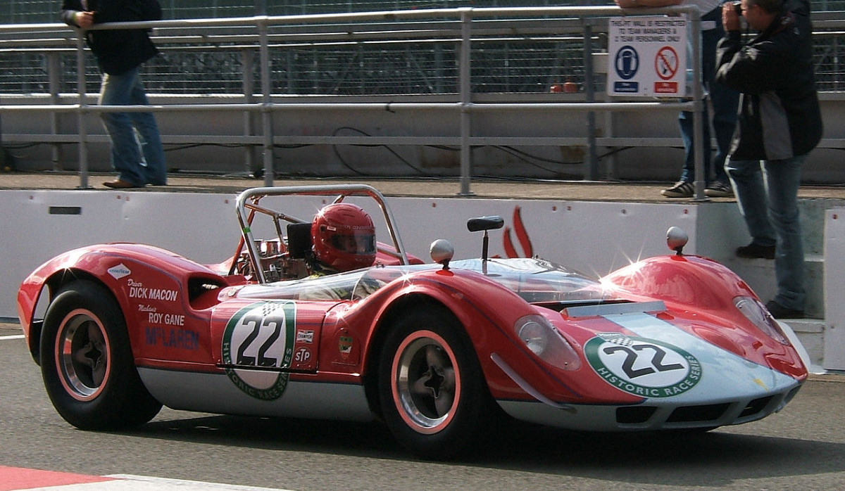 1280px-McLaren_M1A_at_Silverstone.jpg
