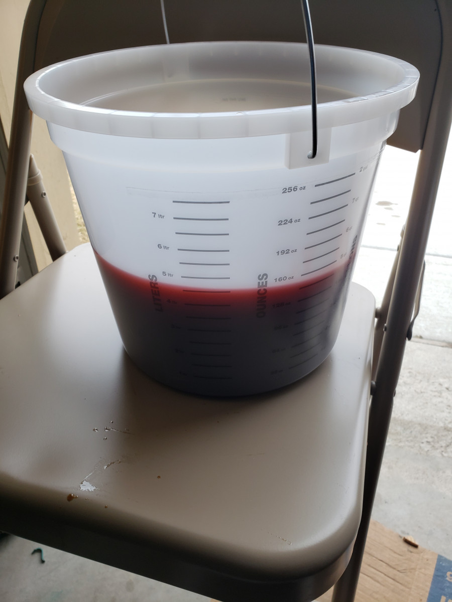 Nifty HD mixing bucket with marks every 1/2 liter