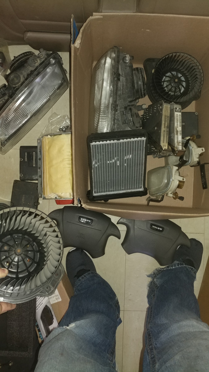 Everything $40 each free ship (headlights are +shipping), except foglight PAIR $60 free ship