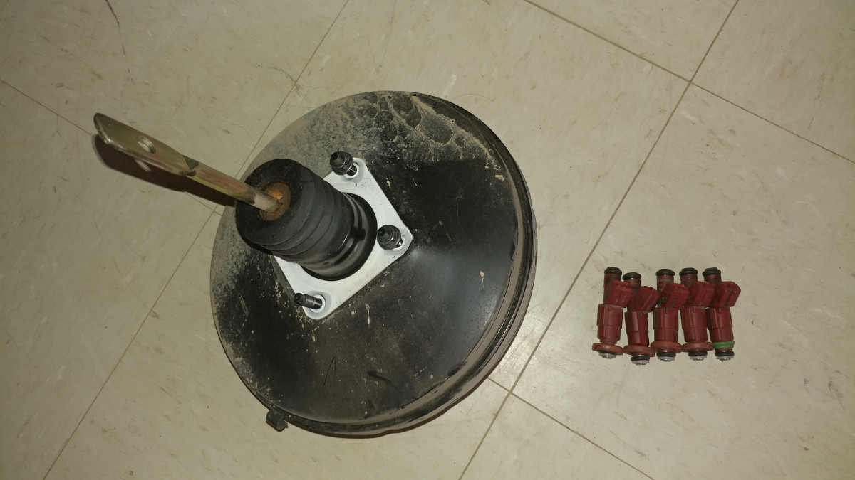 Brake booster $20+ship, set of five (5) fuel injectors wth new seals $50 free ship