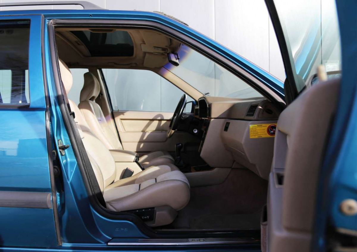 VOLVO-850-09.jpg