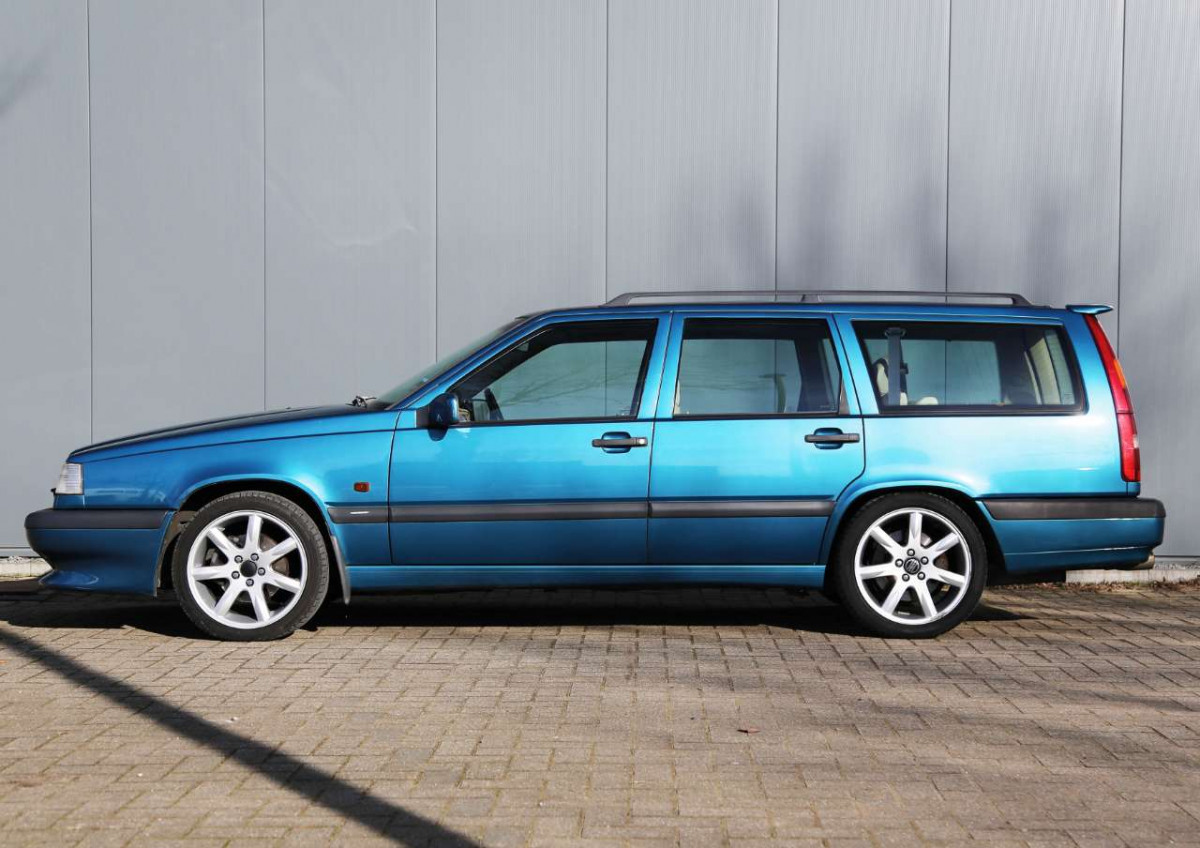 VOLVO-850-01.jpg