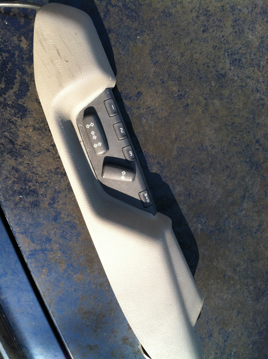 98 V70 seat control.JPG