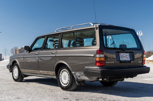1991_volvo_240_wagon_161540612196f23bfe1991-Volvo-240-38.jpg