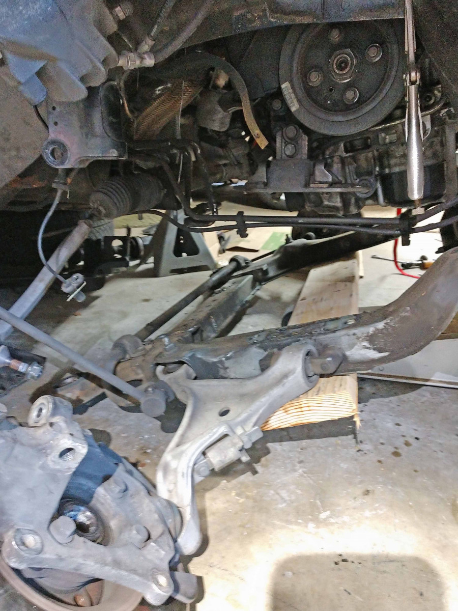 Jack and 2X6 under subframe for lowering.jpg