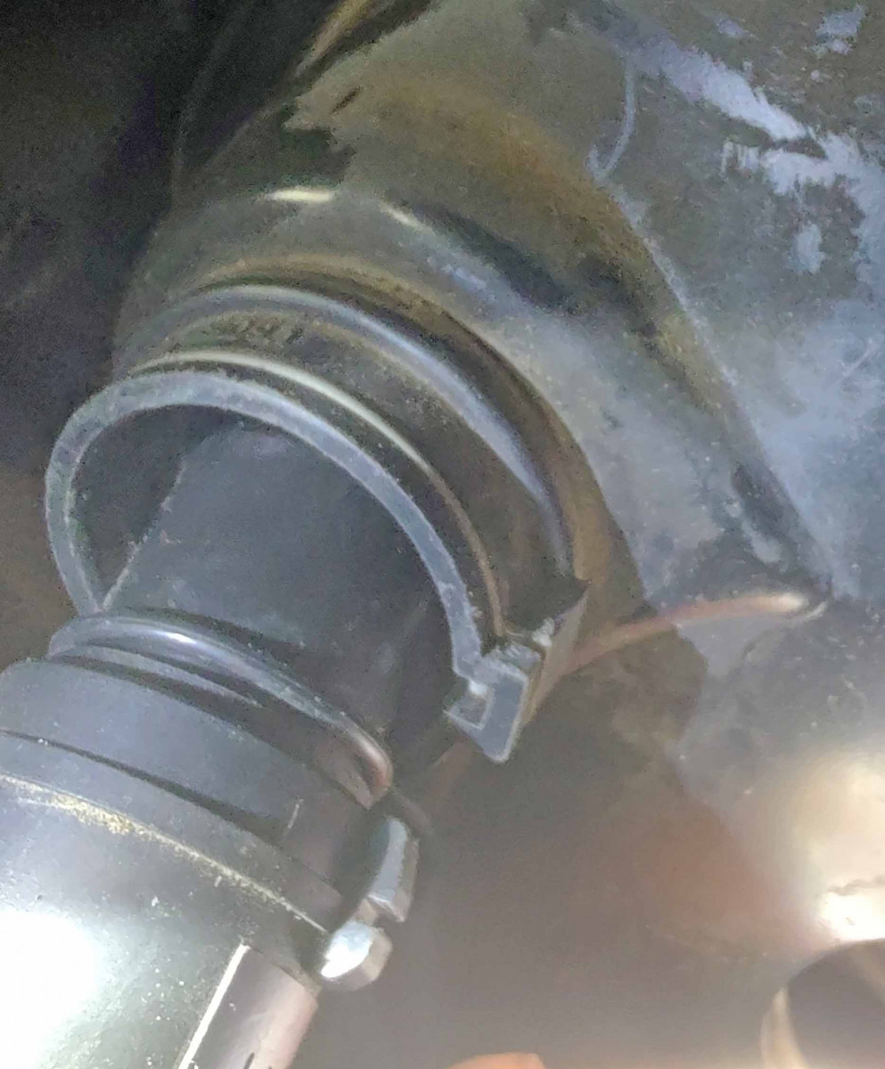 brake pedal position sensor clip retaining notch.jpg