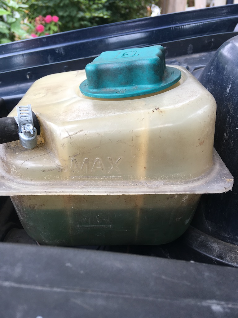 Coolant reservoir level after 730 kms.jpg