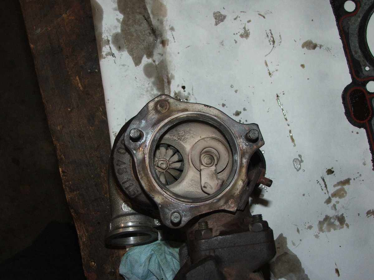 Turbo 2 turbine. The oil is from my grubby hands, this side was dry when it was taken out.