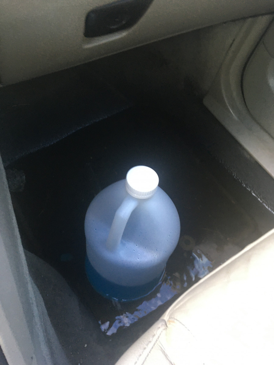 2004 Volvo XC90 flooded footwell