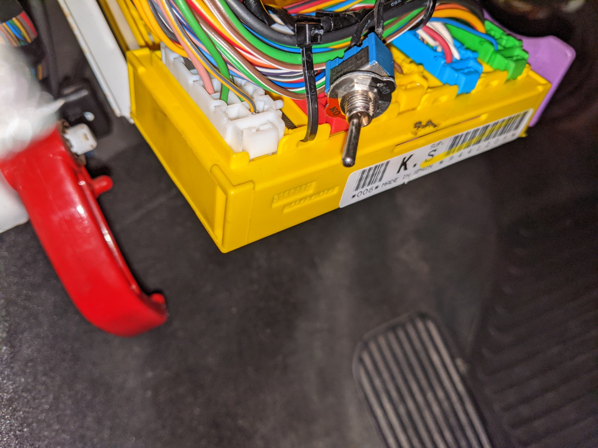 Random toggle on-off switch