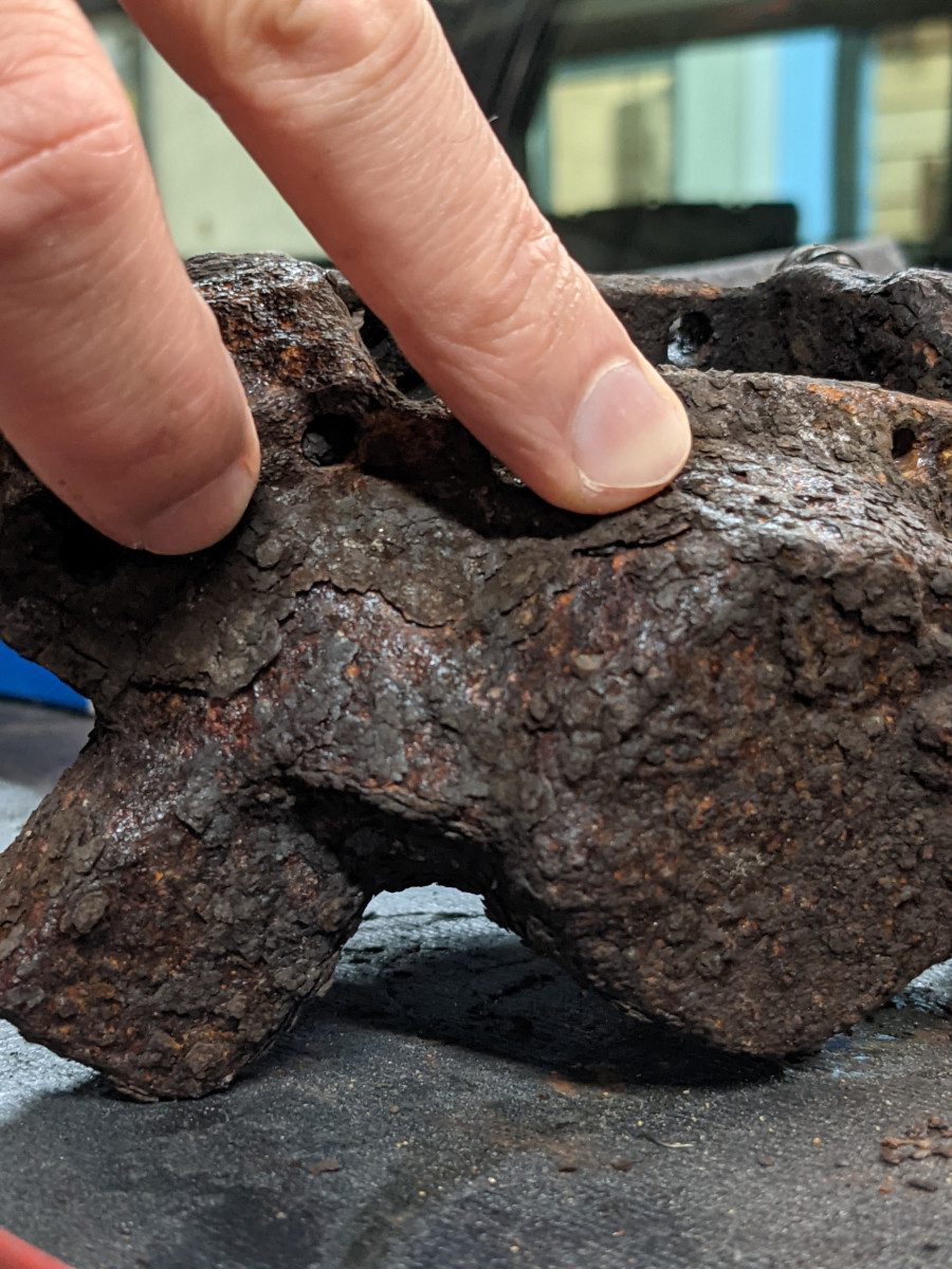 2021-09-17 - Caliper - Rear right rust 3.jpg