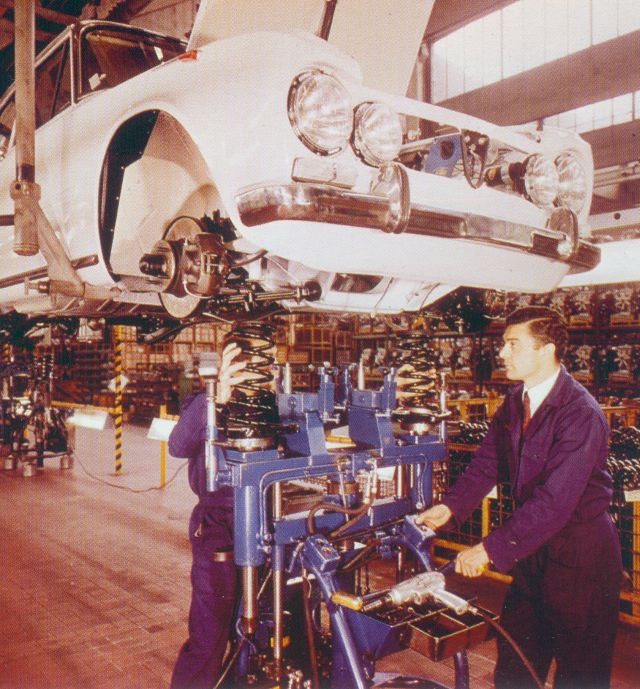 Factory Giulia 1600 production line.jpg