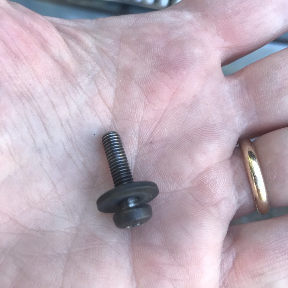 Charge Air Pipe to Intake Manifold screw with captive washer