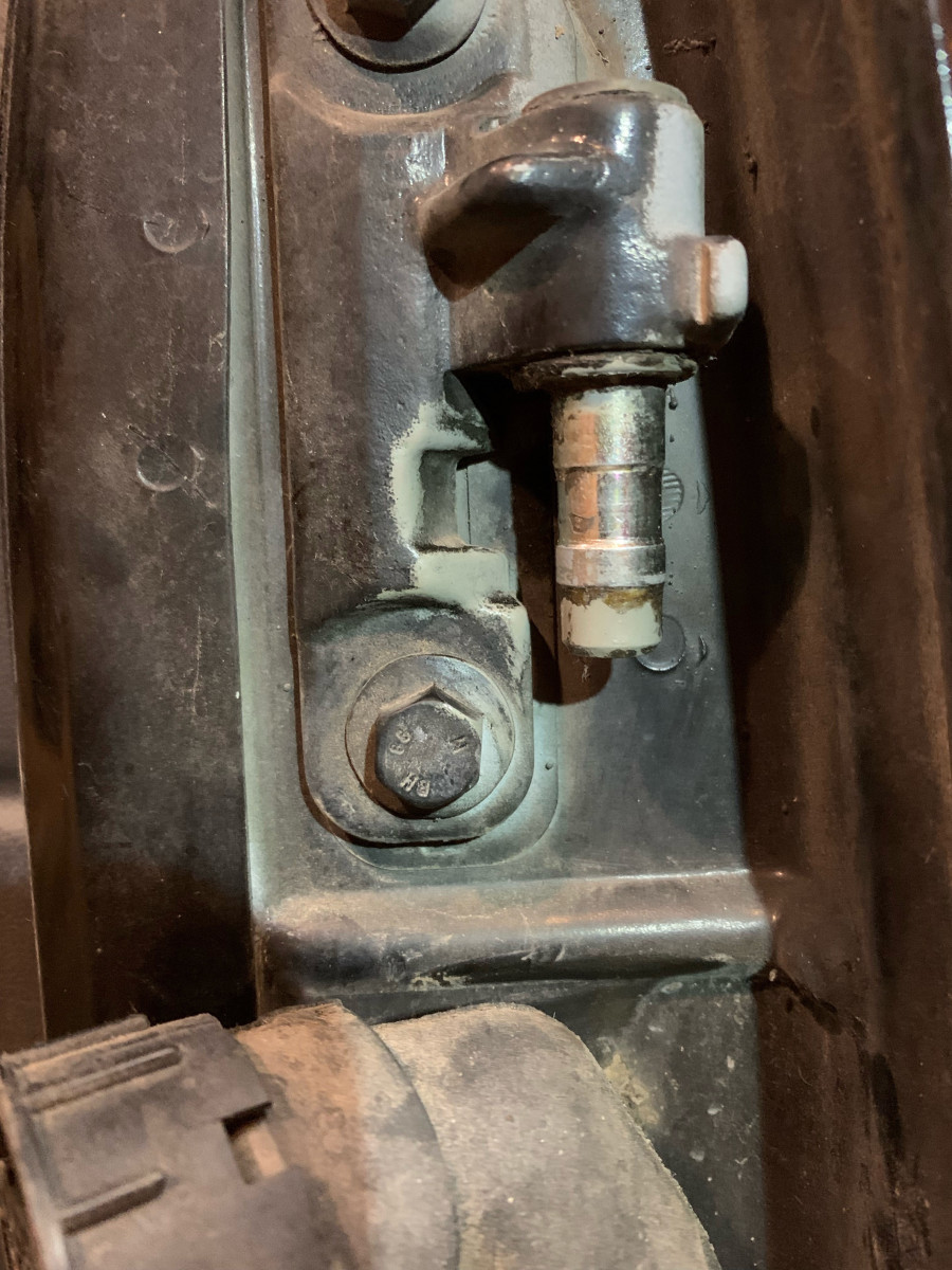 clean hinge pin on door