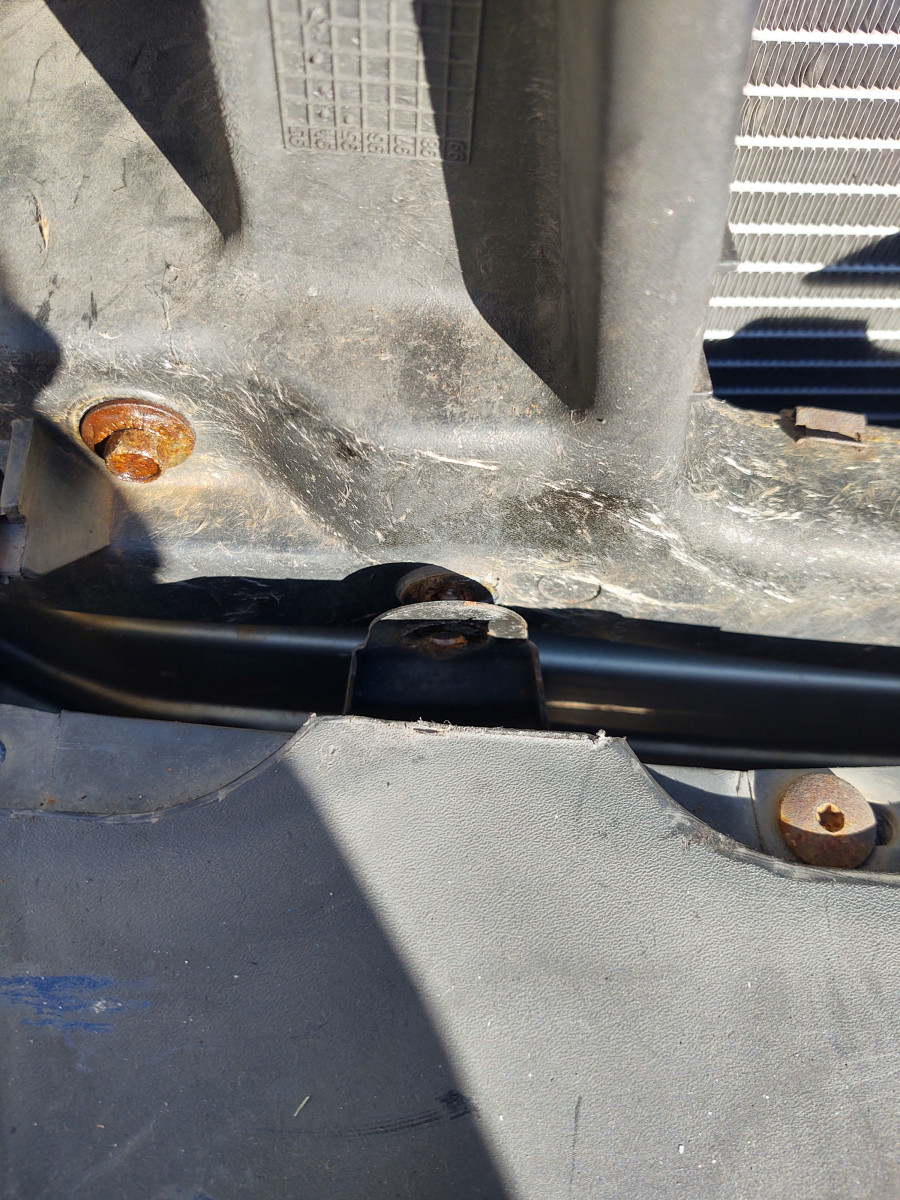 Left bolt in the mid section of the core support broken due to rust