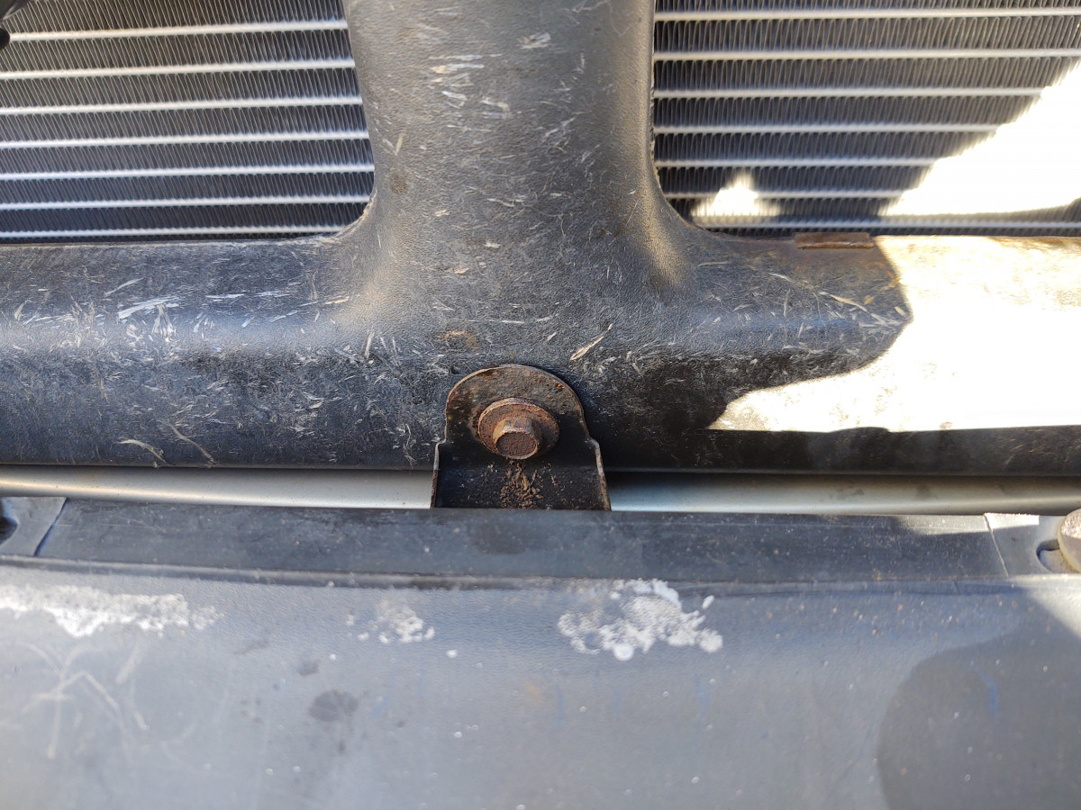 Middle bolt in the mid section of the core support was fine