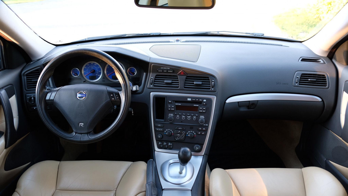 2006_volvo_s60r.jpg