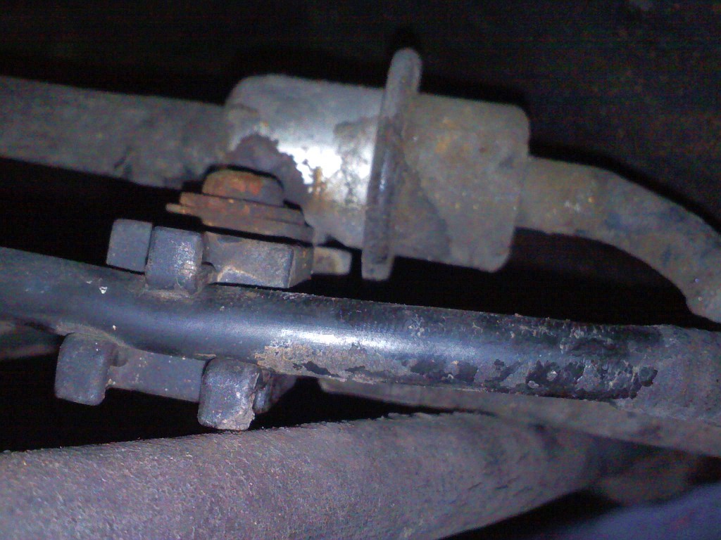 Note the FPR sits on top of this mystery part