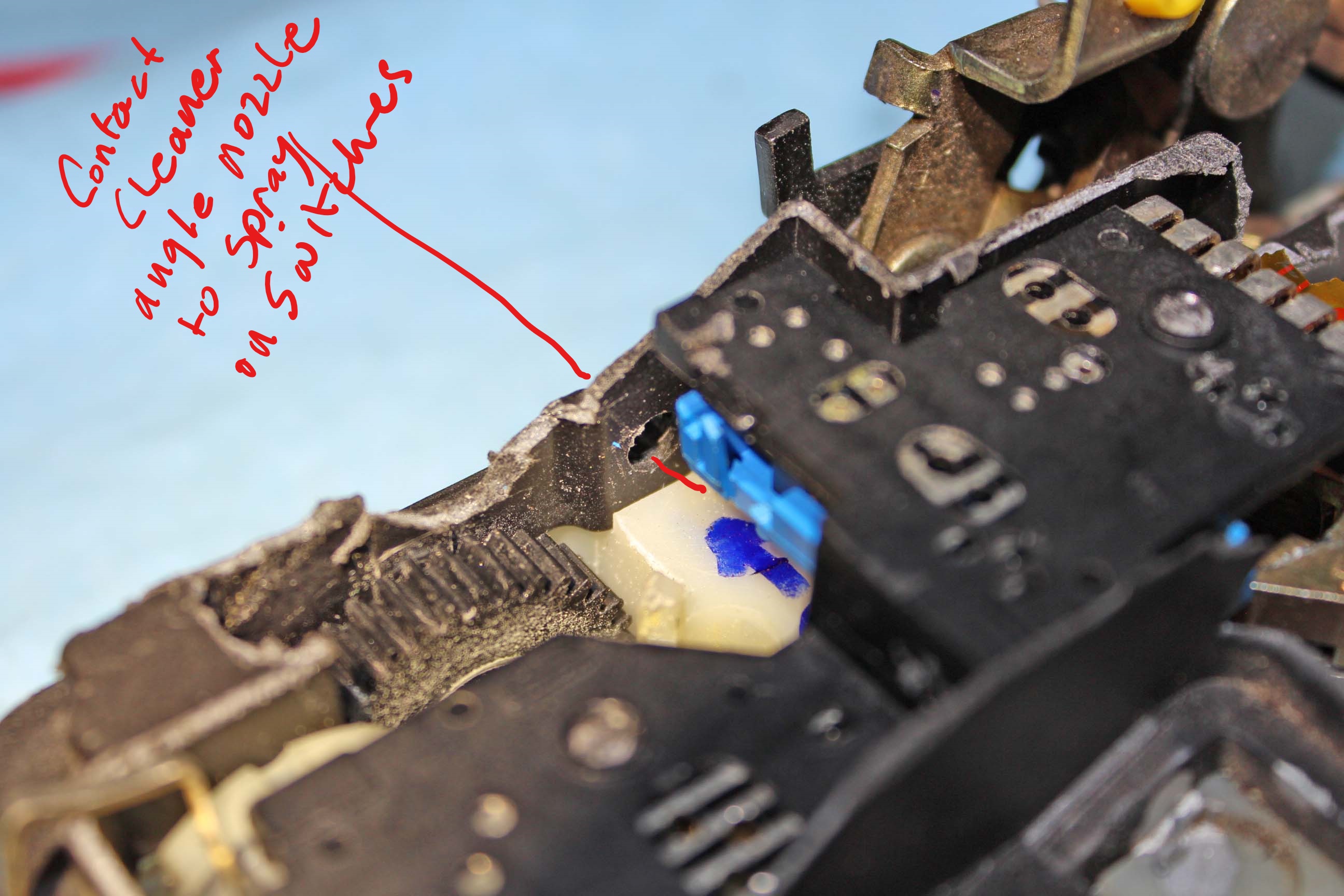 InkedVolvo lock with cleaning fluid access hole_LI.jpg