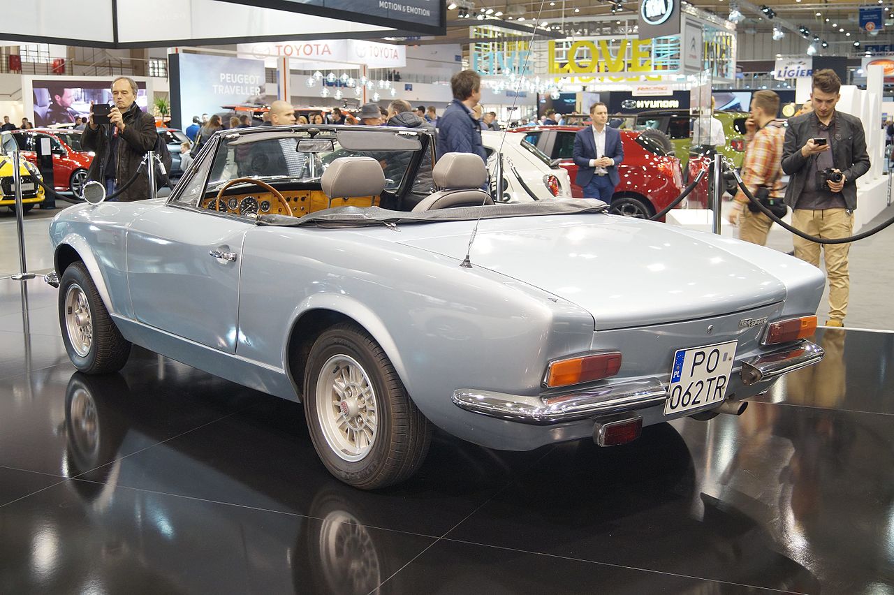 Fiat_124_Spider.jpg