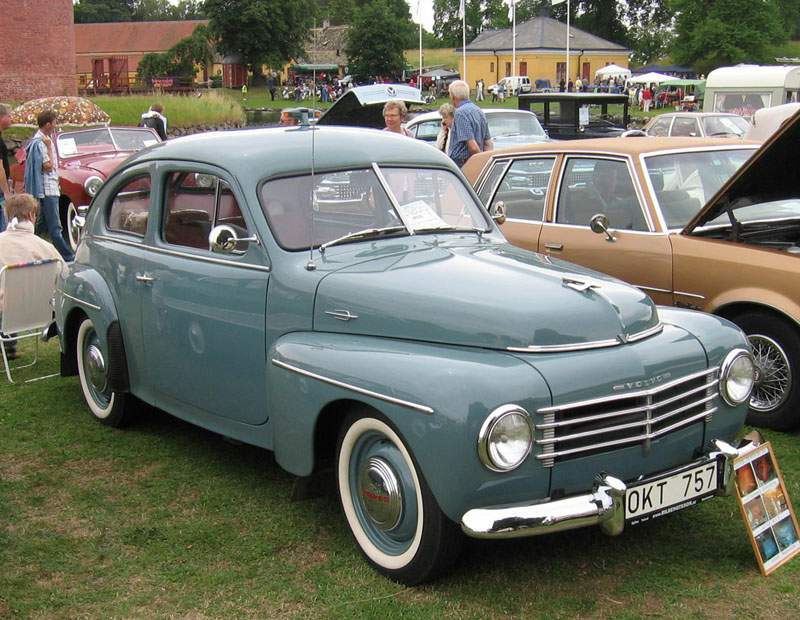 Volvo 1951 PV444.jpg