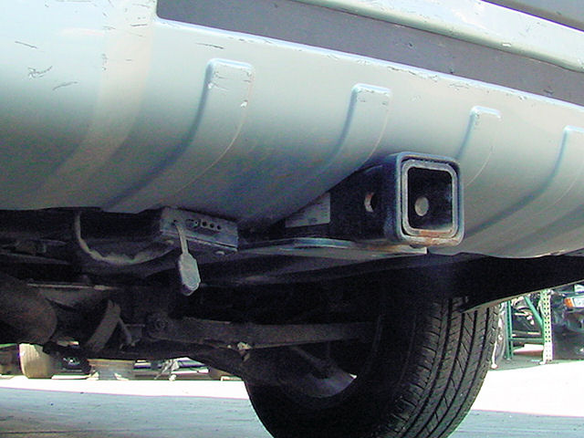 Volvo_trailer-hitch.jpg