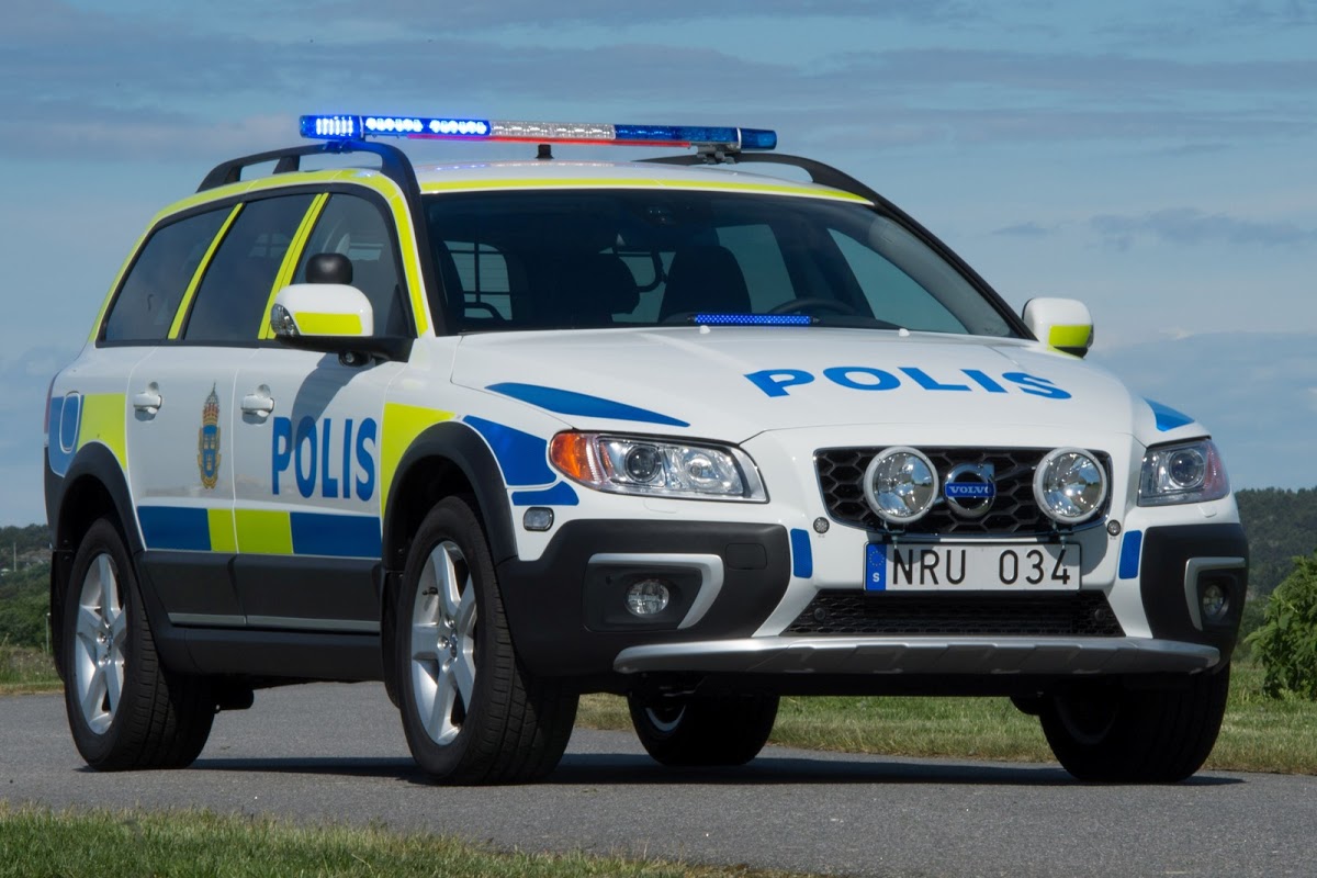 8c272ef4-volvo-xc70-d5-awd-police-car-125255b325255d.jpg