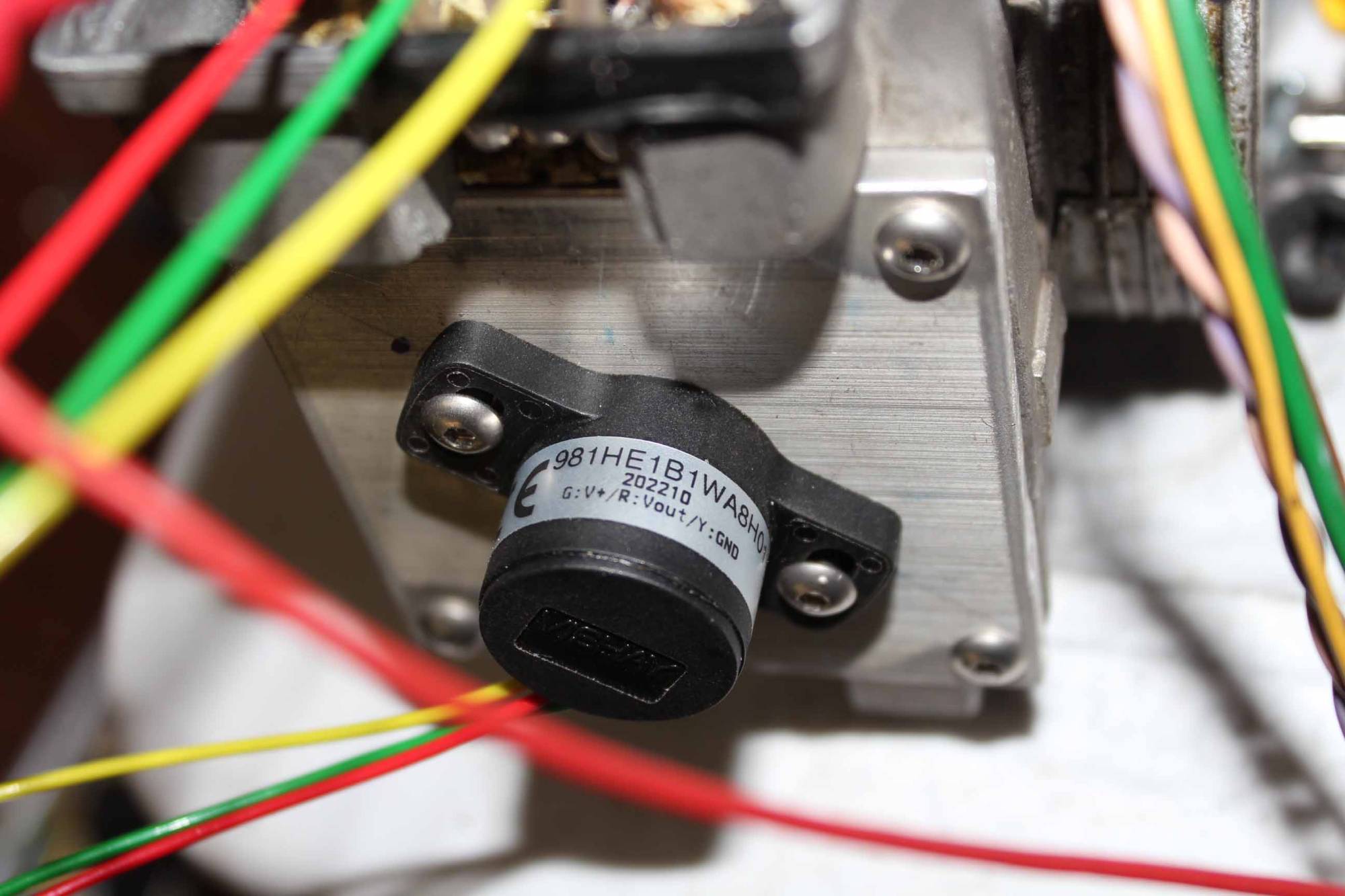 vishay 90 degree CW 8MM hollow D shaft 981HE1B1WA8H01.jpg