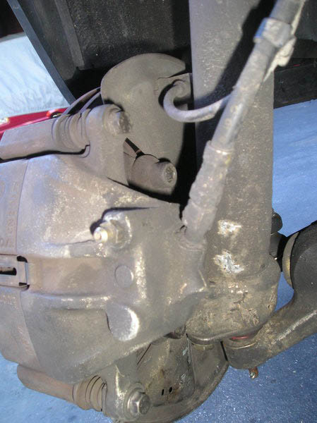 note caliper guide pins, bleeder screw