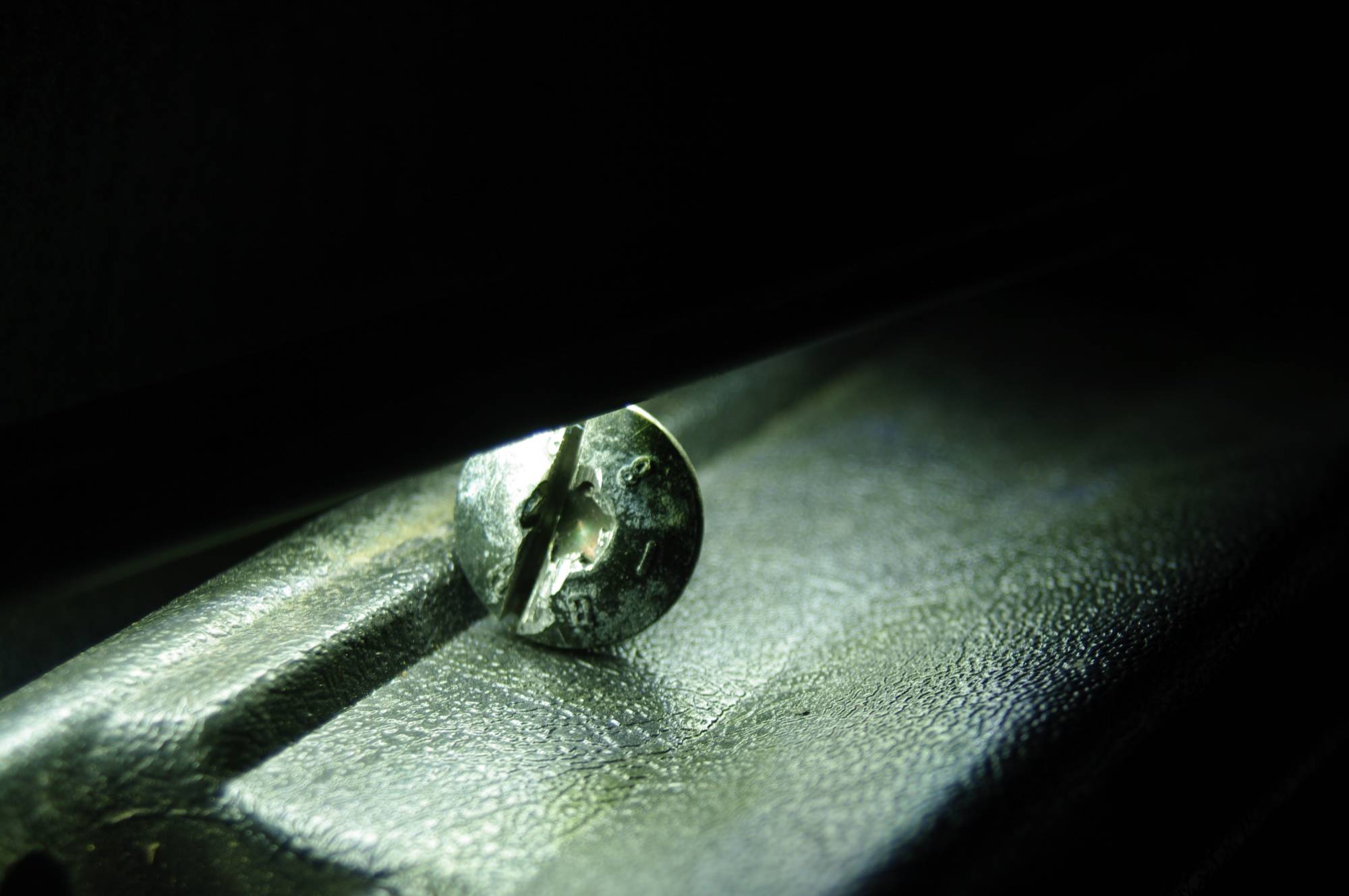 V70 hatch latch 007.JPG