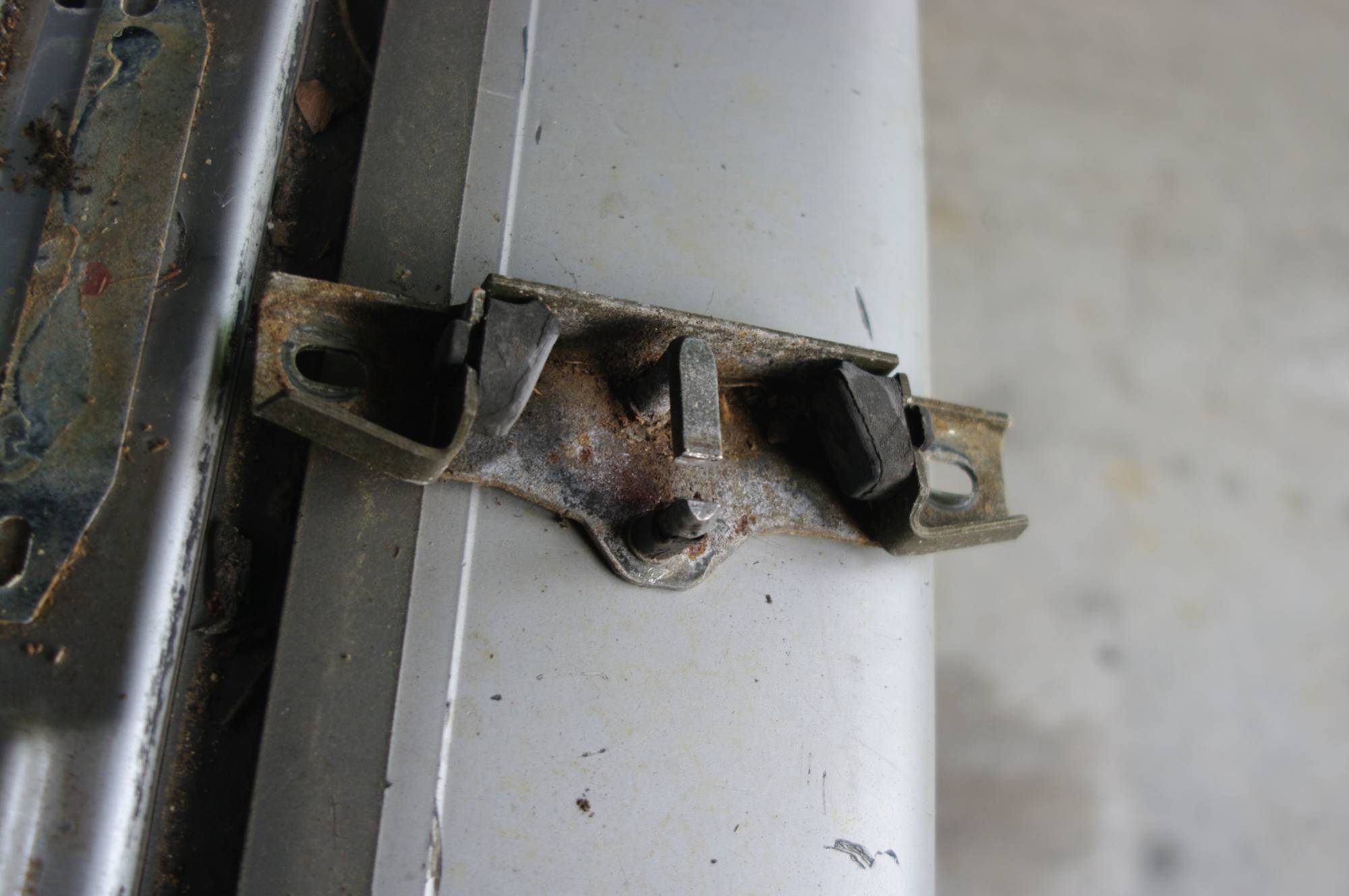 V70 hatch latch 011.JPG