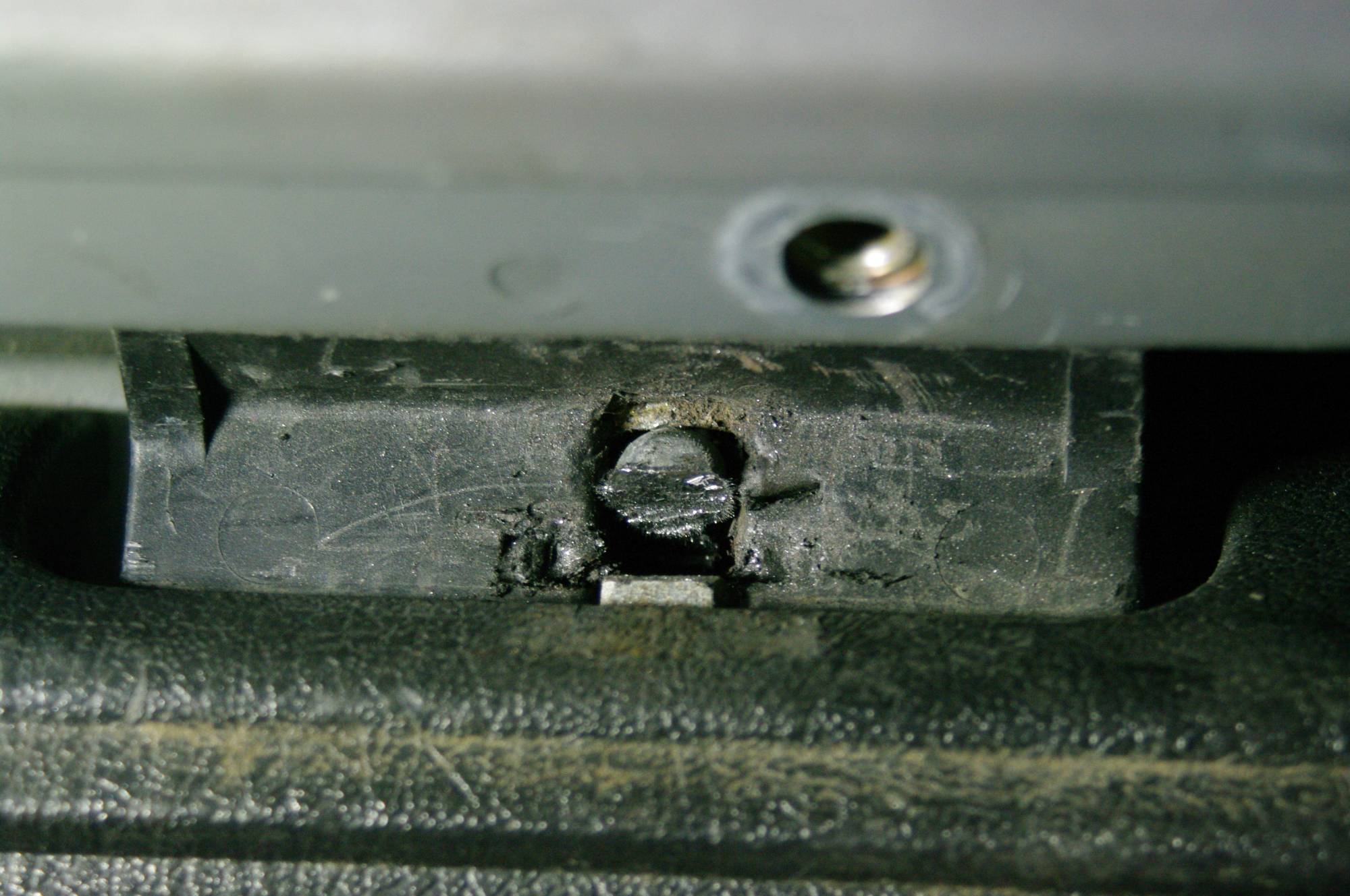 V70 hatch latch 003.JPG