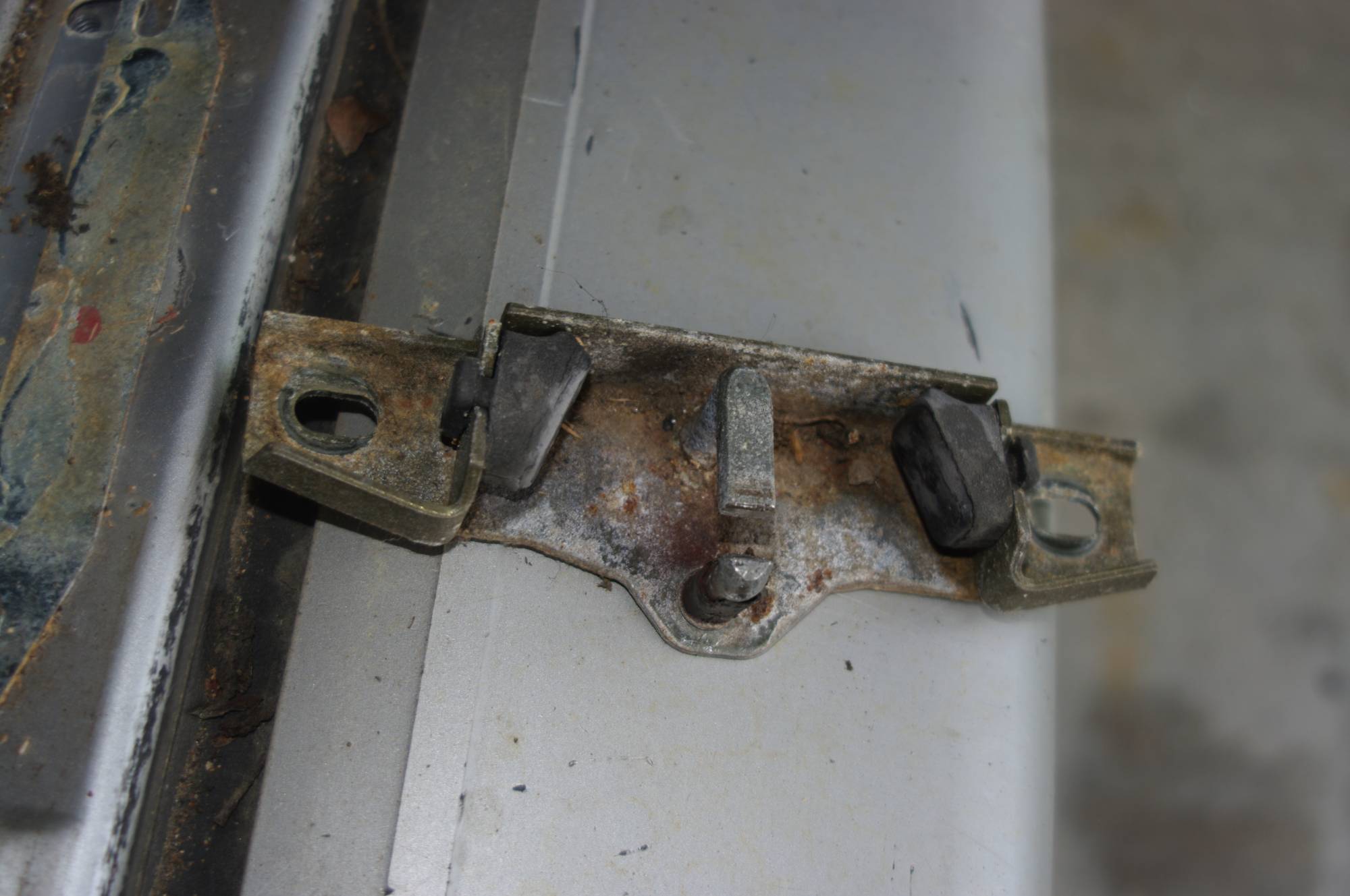 V70 hatch latch 010.JPG