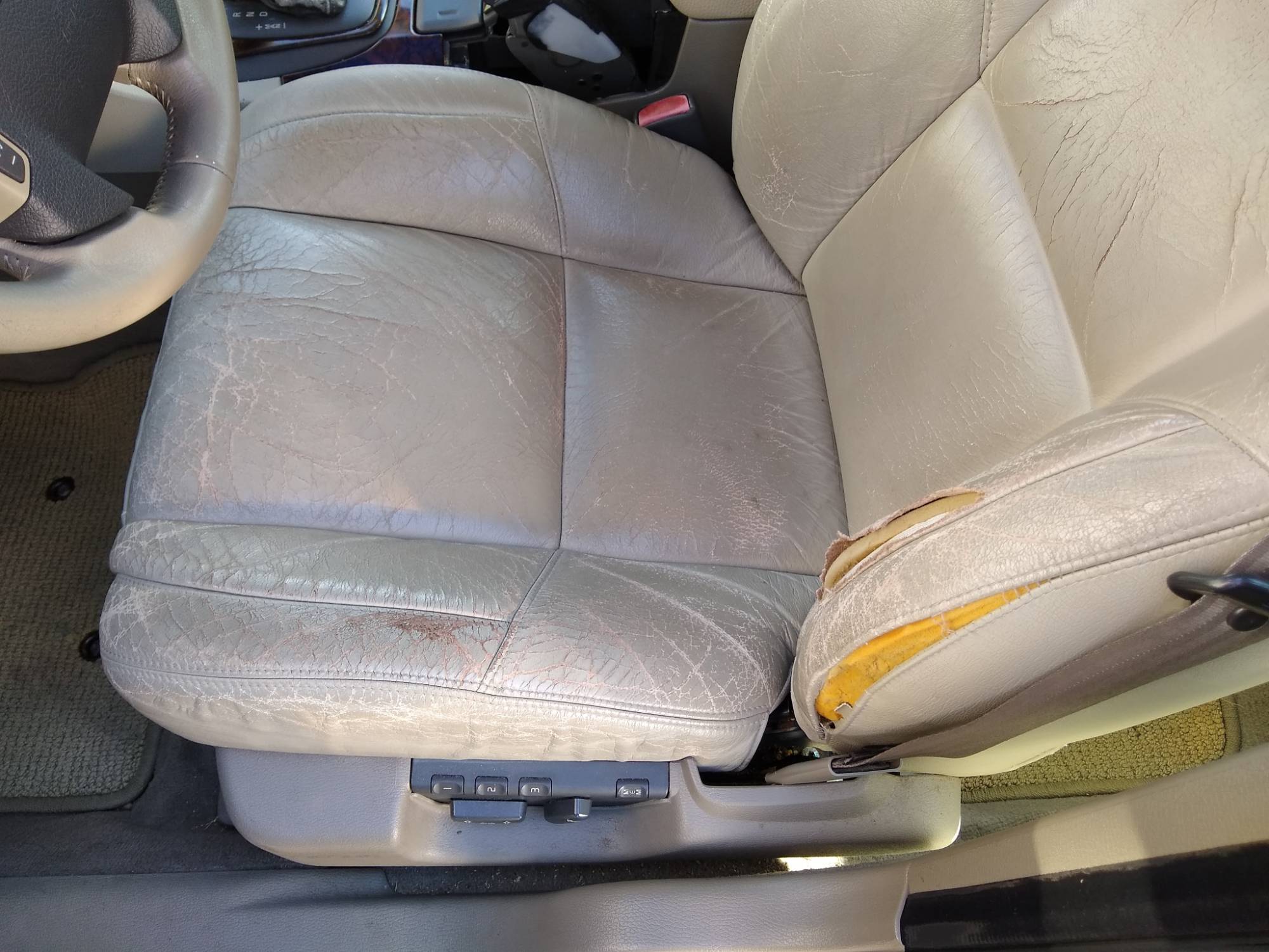 11 S80 T6 Driver's Seat.jpg