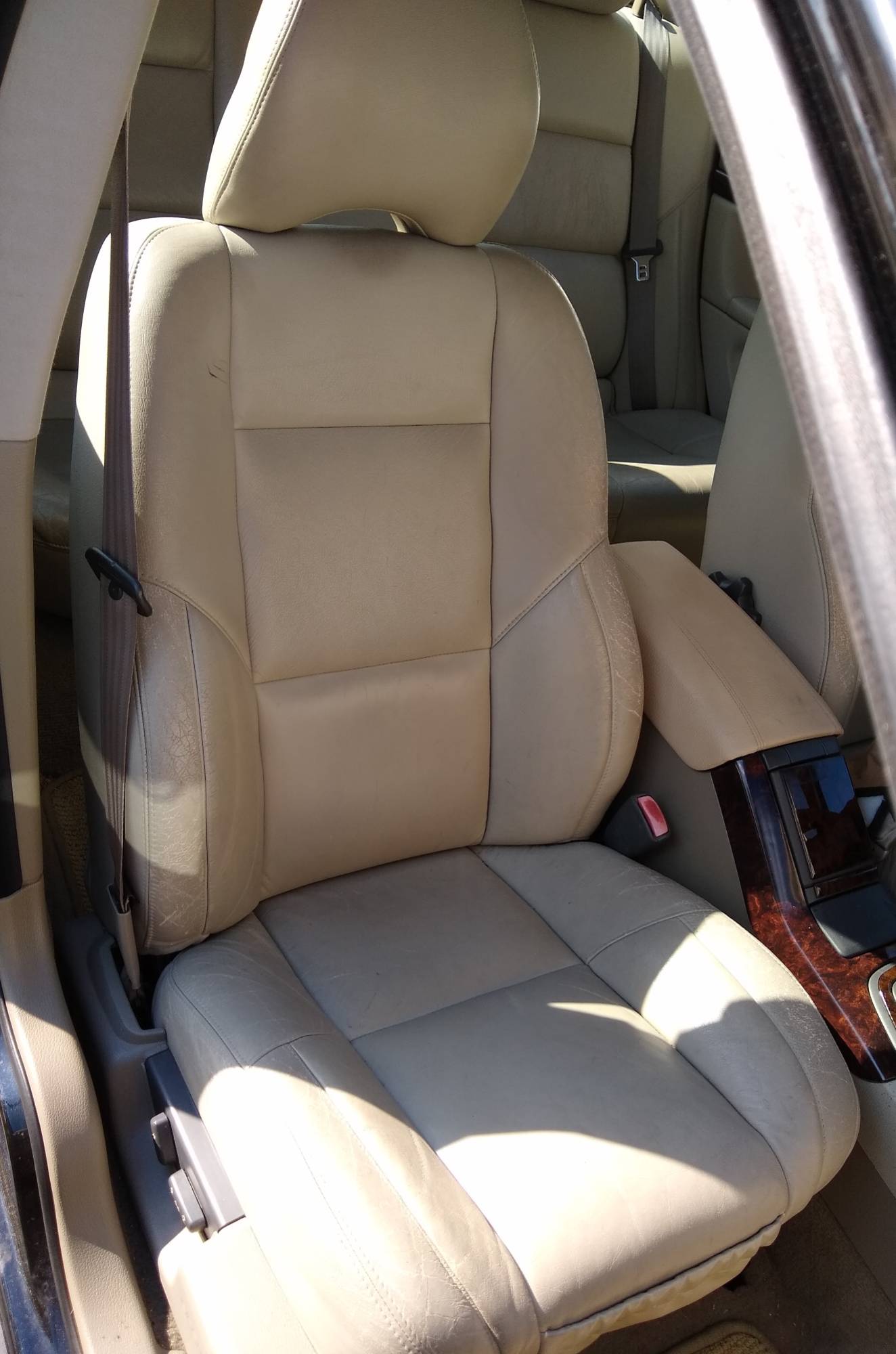 12 S80 T6 Passenger Seat.jpg