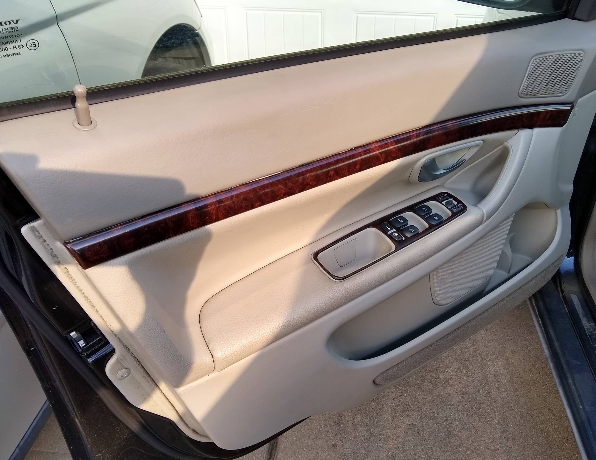 15 S80 T6 Driver's Side Front Door.jpg